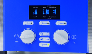 超声波频率，时间，温度和功率可以在Elmasonic P超声波清洗机上选择